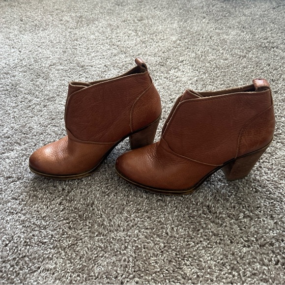 Lucky Brand Ankle Booties Camel Size 6.5 - Picture 4 of 11